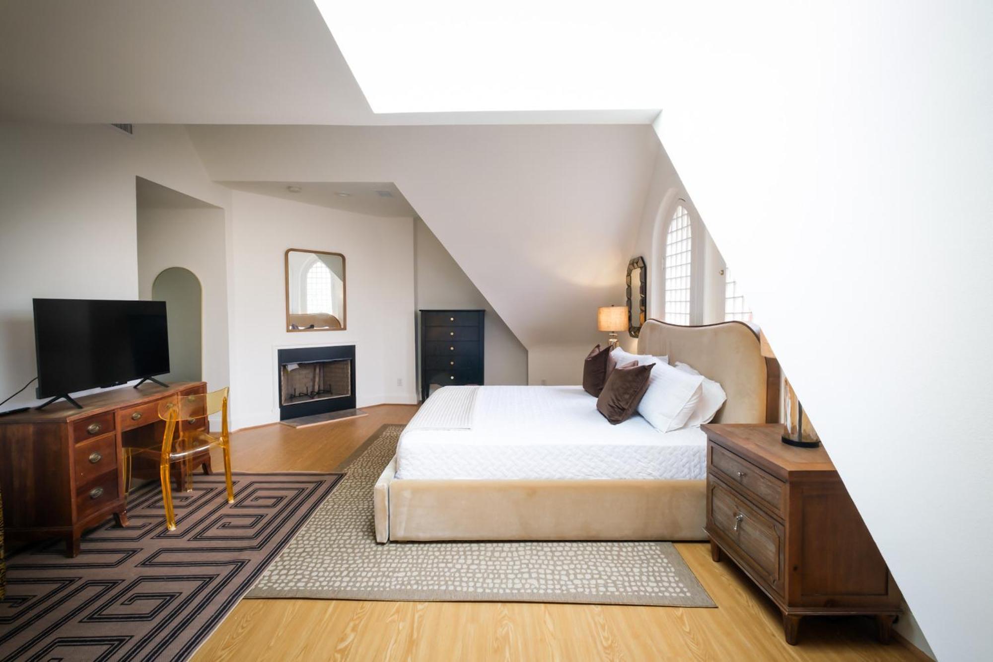 Swann House 4*